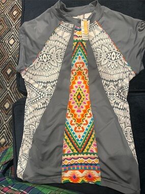 Rip Curl Gray Short-Sleeve Rash Guard with Colorful Aztec Stripe